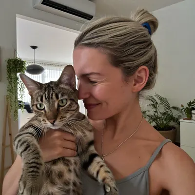 Sofia T. with her rescue cat